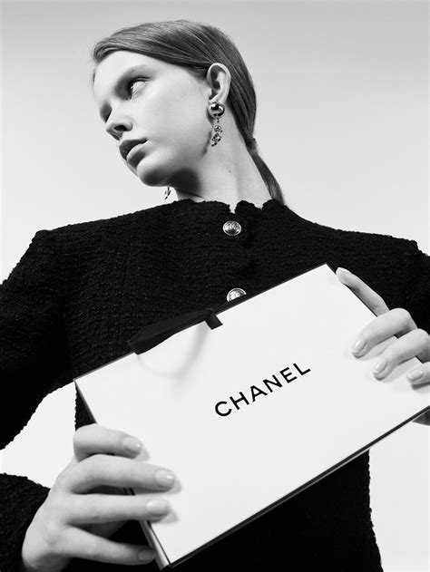 chanel customer service careers.